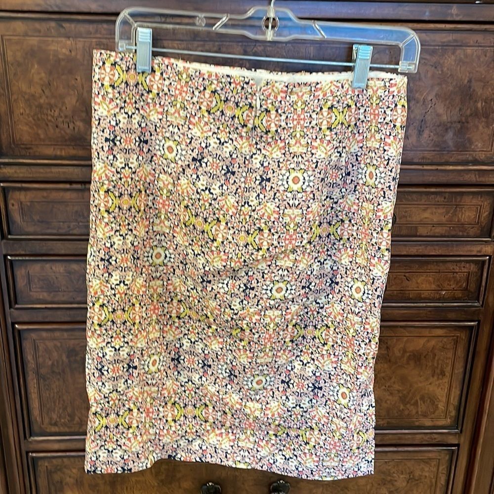 WOMAN’S no name brand super cute multicolored pencil skirt